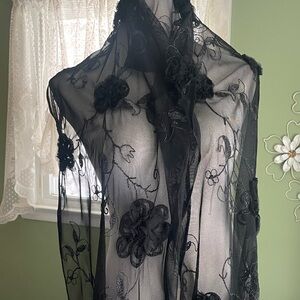 Beautiful black scarf w black roses